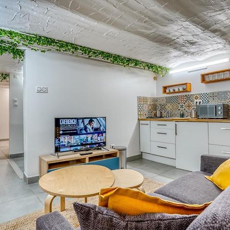 Апартаменты Sous-Sol Amenage 32M2 - Proche Paris Обервилье Экстерьер фото
